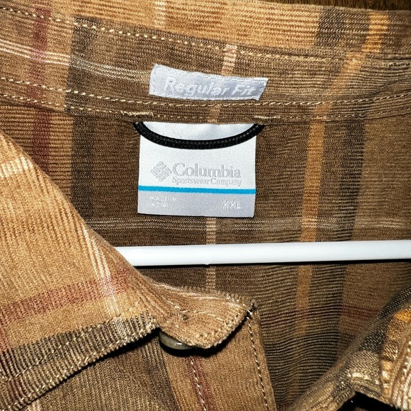 Men’s Columbia Button Down Shirt - Picture 2 of 3